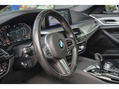 BMW 5 Serie Touring 520i M-Sport 184pk Panoramadak Comfortstoelen Virtual cockpit Camera NLauto