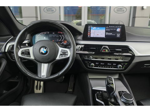 BMW 5 Serie Touring 520i M-Sport 184pk Panoramadak Comfortstoelen Virtual cockpit Camera NLauto