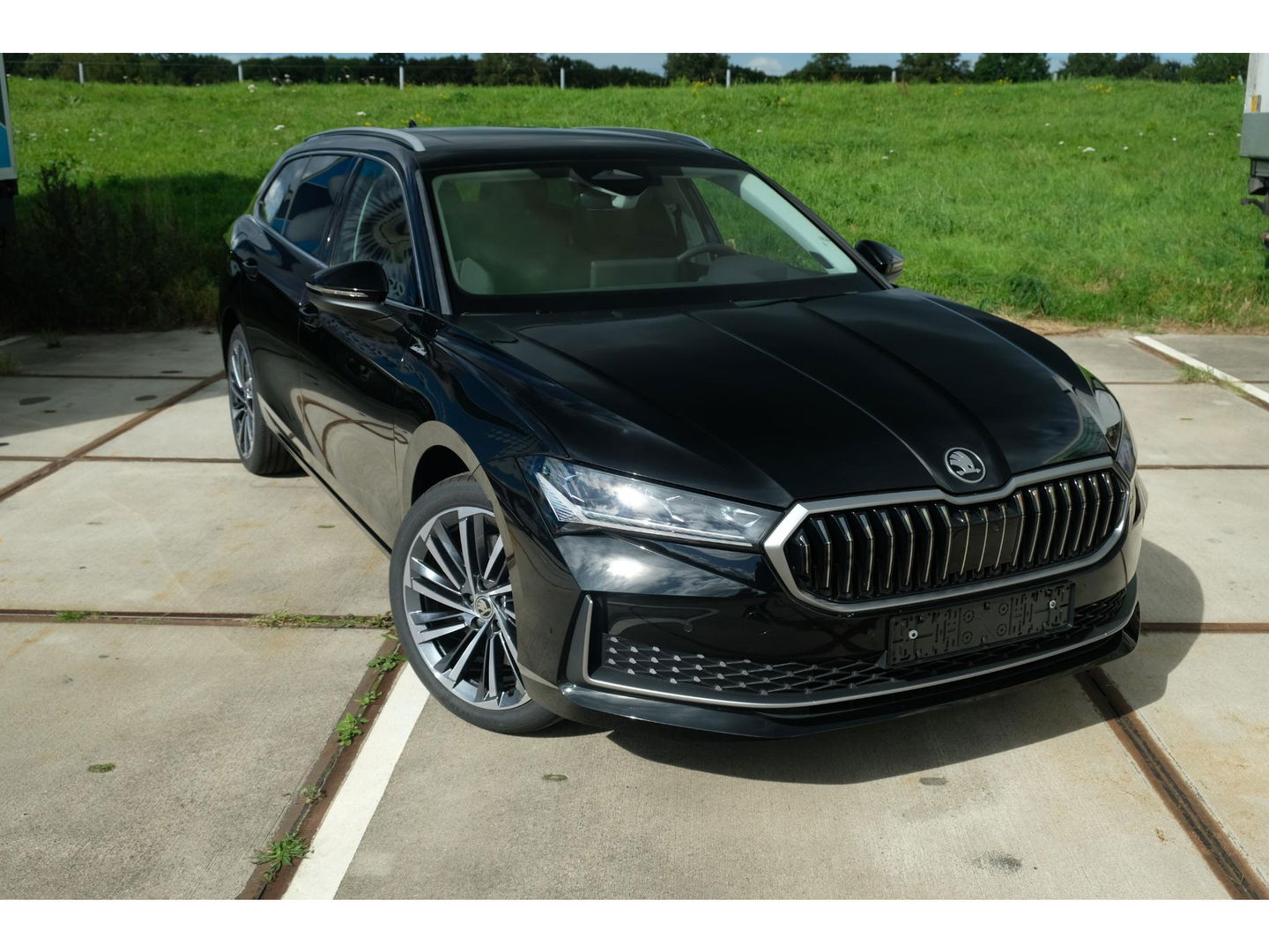 Škoda Superb Combi 1.5 TSI PHEV Laurin & Klement | PANO | LEDER | TREKHAAK