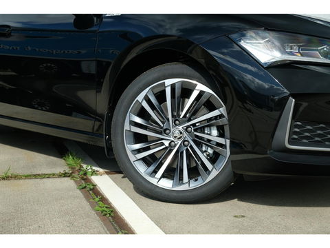 Škoda Superb Combi 1.5 TSI PHEV Laurin & Klement | PANO | LEDER | TREKHAAK