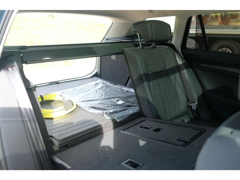 Škoda Superb Combi 1.5 TSI PHEV Laurin & Klement | PANO | LEDER | TREKHAAK