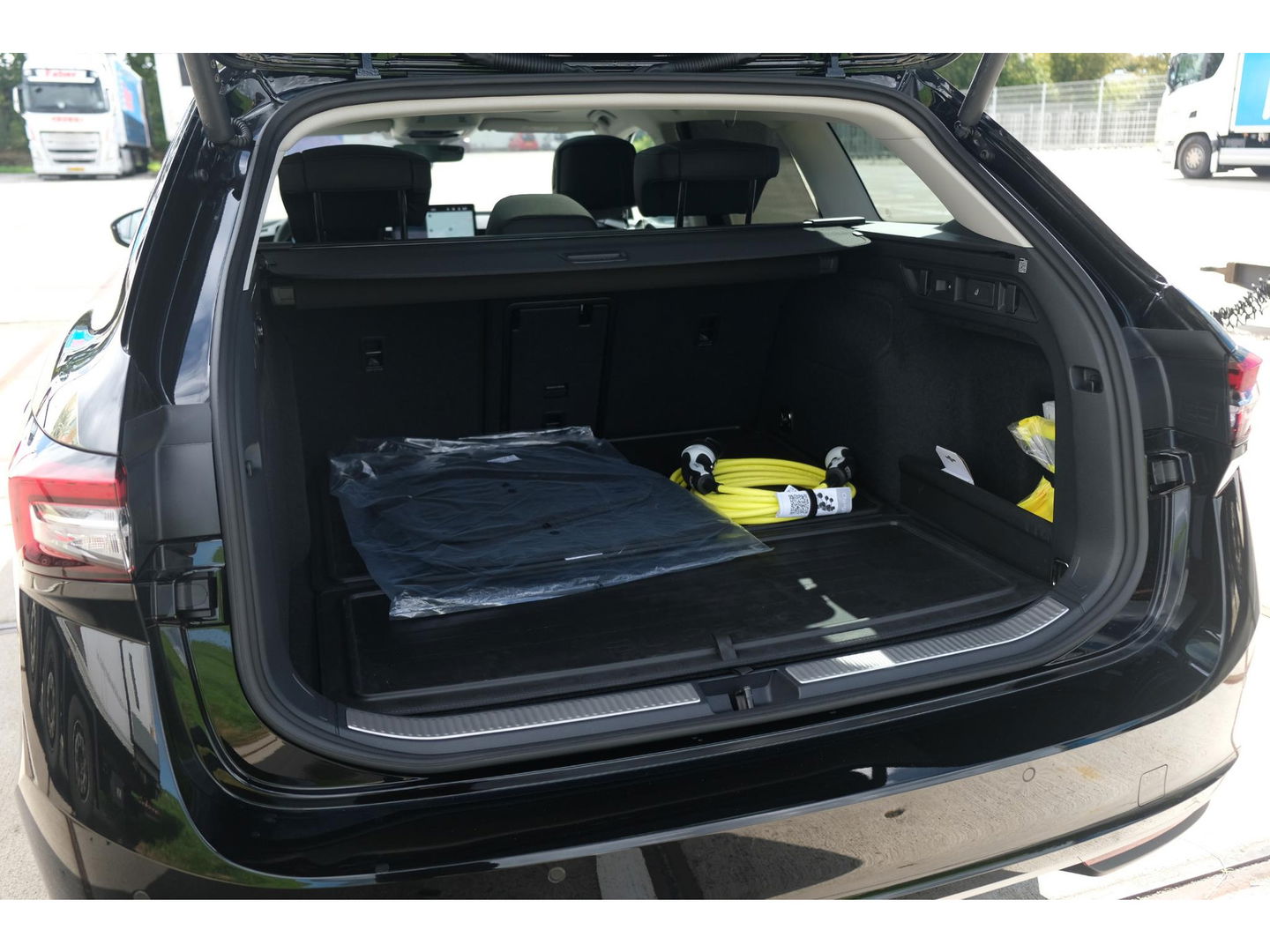 Škoda Superb Combi 1.5 TSI PHEV Laurin & Klement | PANO | LEDER | TREKHAAK