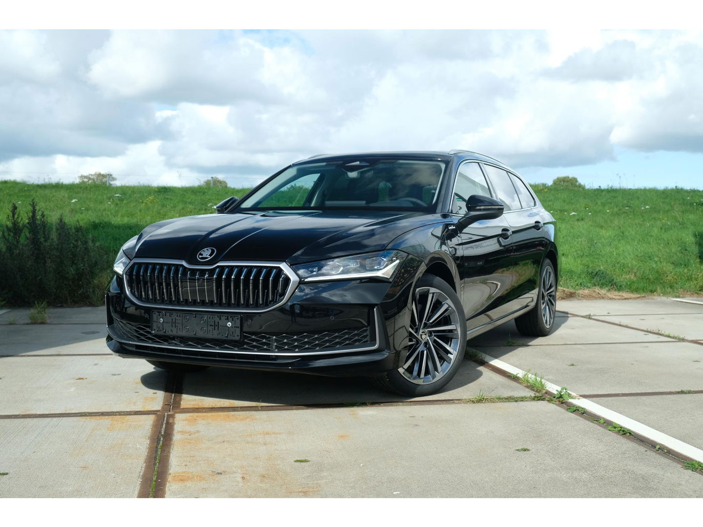Škoda Superb Combi 1.5 TSI PHEV Laurin & Klement | PANO | LEDER | TREKHAAK