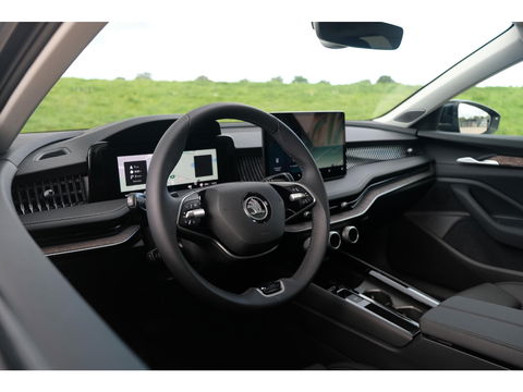 Škoda Superb Combi 1.5 TSI PHEV Laurin & Klement | PANO | LEDER | TREKHAAK