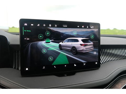 Škoda Superb Combi 1.5 TSI PHEV Laurin & Klement | PANO | LEDER | TREKHAAK