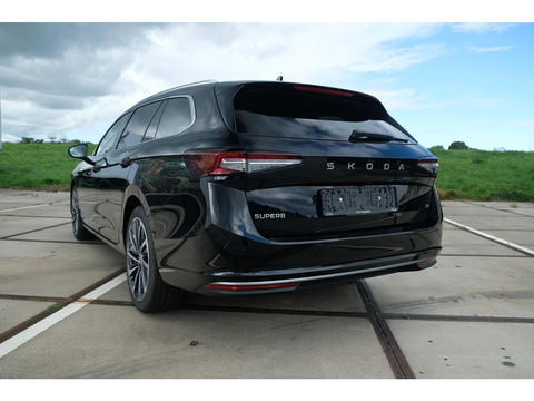 Škoda Superb Combi 1.5 TSI PHEV Laurin & Klement | PANO | LEDER | TREKHAAK