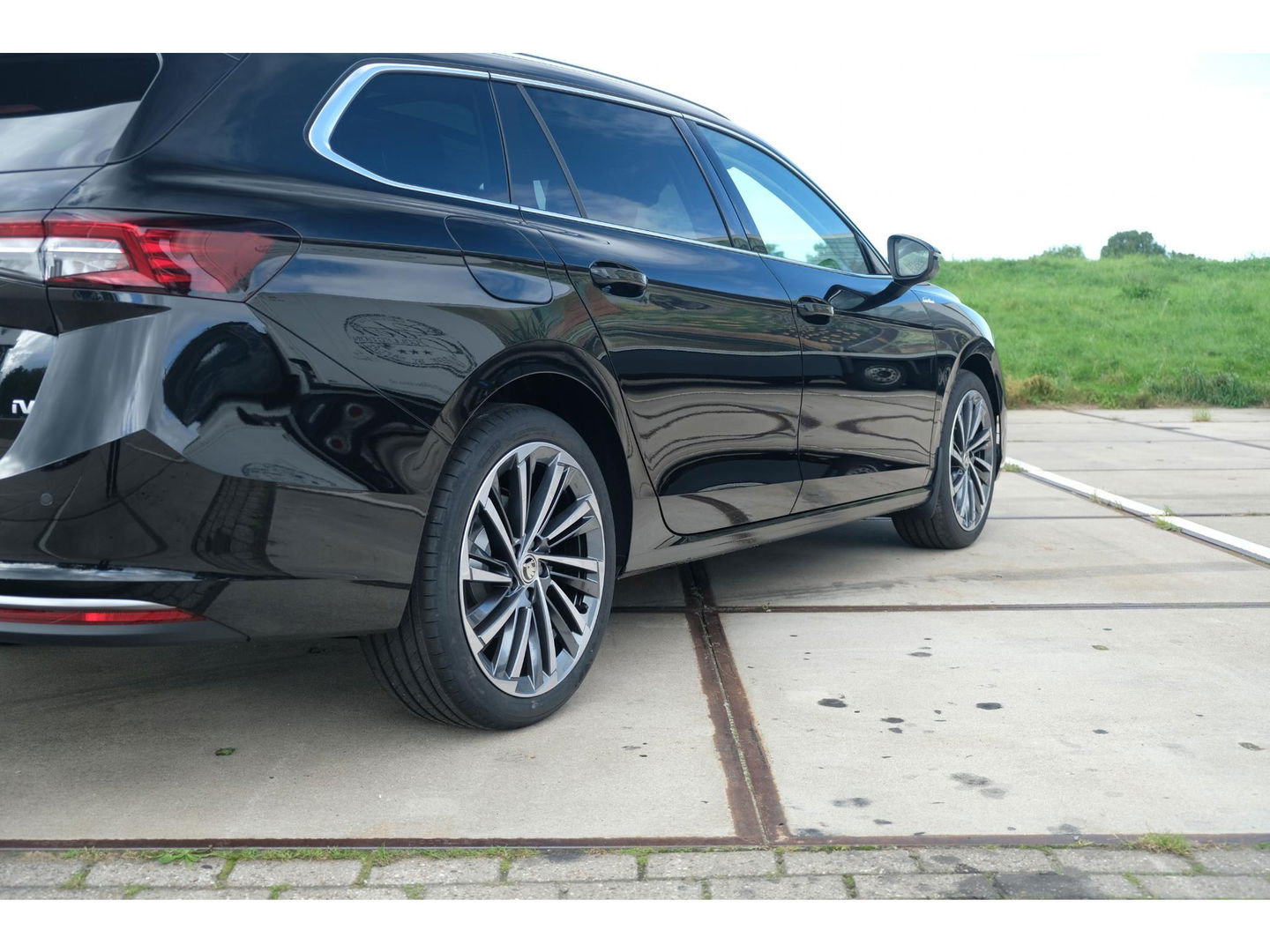 Škoda Superb Combi 1.5 TSI PHEV Laurin & Klement | PANO | LEDER | TREKHAAK