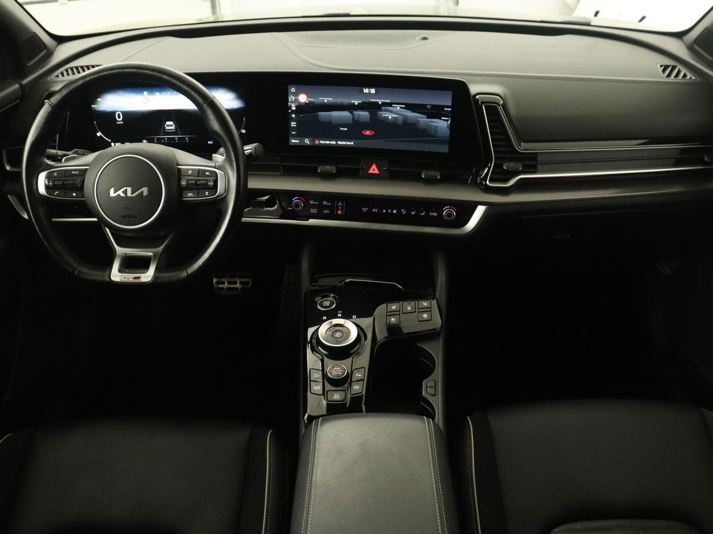 Kia Sportage 1.6 T-GDi Plug-in Hybrid AWD GT-PlusLine | Panoramadak | Stoelventilatie | 360 Camera | Adaptive cruise | Achterbankverwarming | Leder/Alcantara | Carplay | Keyless | Memory | PHEV