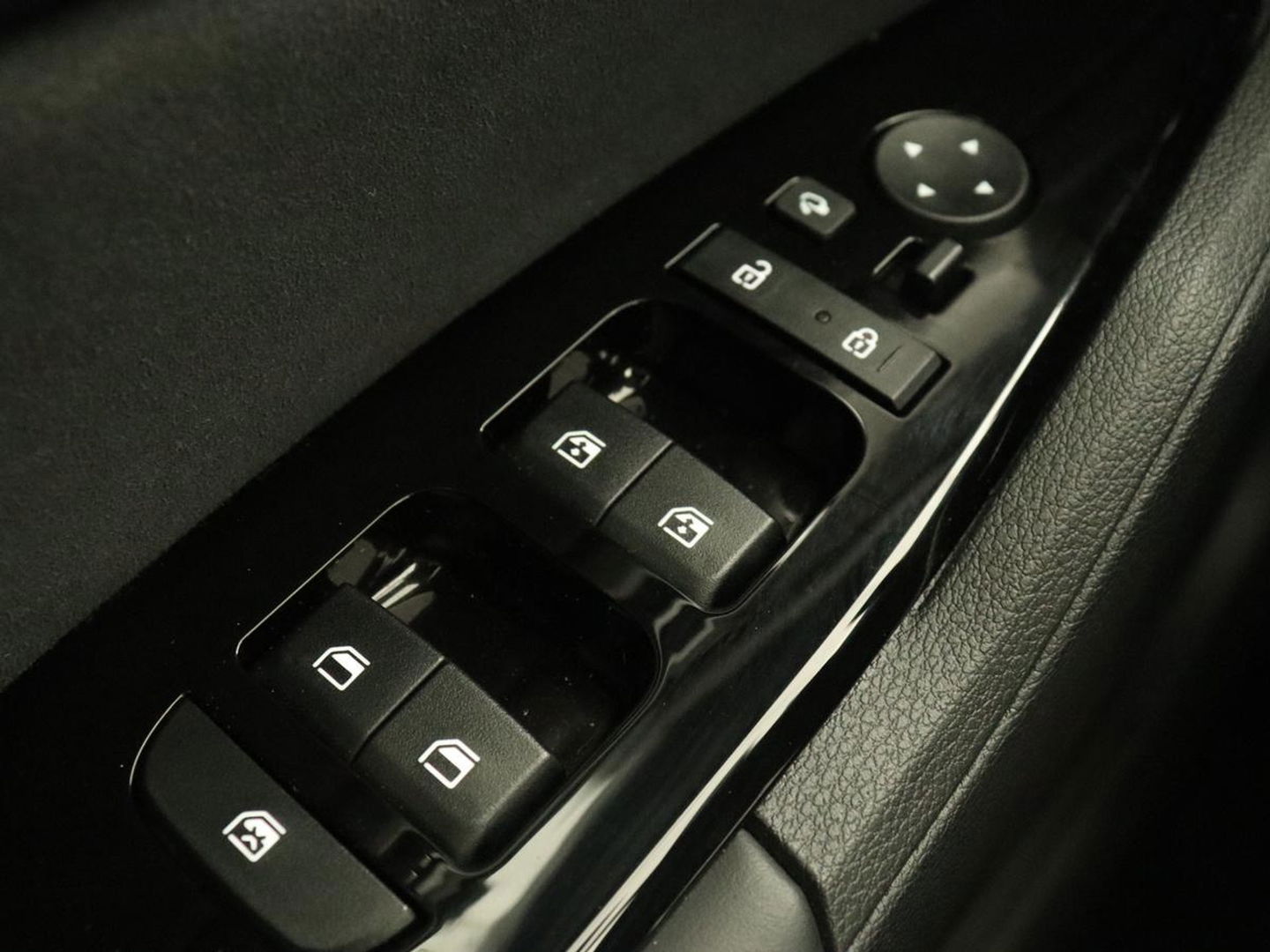 Kia Sportage 1.6 T-GDi Plug-in Hybrid AWD GT-PlusLine | Panoramadak | Stoelventilatie | 360 Camera | Adaptive cruise | Achterbankverwarming | Leder/Alcantara | Carplay | Keyless | Memory | PHEV