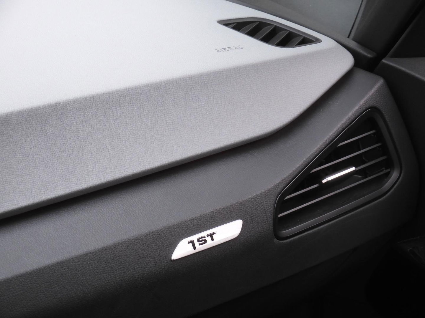 Volkswagen ID.3 1ST PLUS 58kWh/ KEYLESS/ CAMERA/ MATRIX LED/ SOH 94%