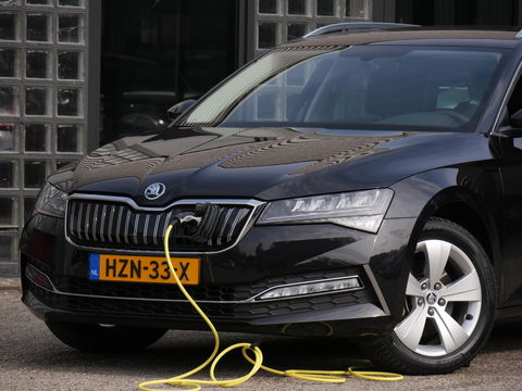 Škoda Superb Combi 1.4TSI iV BUSINESS EDITION PLUS/ CAMERA/ PDC V+A