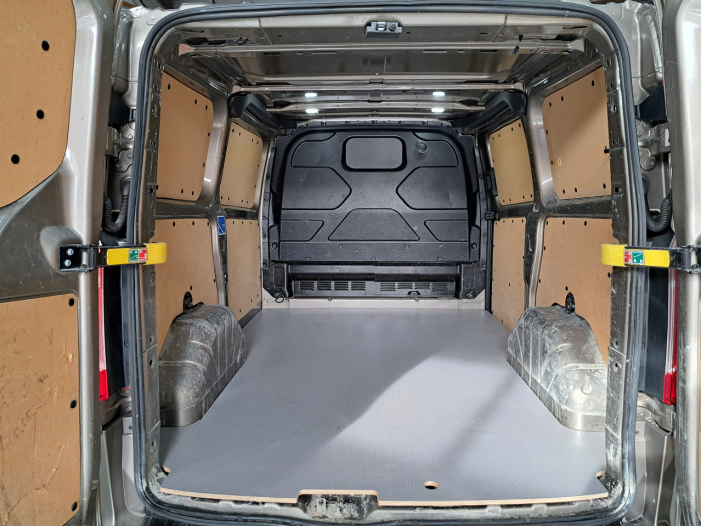 Ford Transit Custom 2.0 TDCI 131pk Automaat Euro 6 - Trekhaak - Navi - Camera