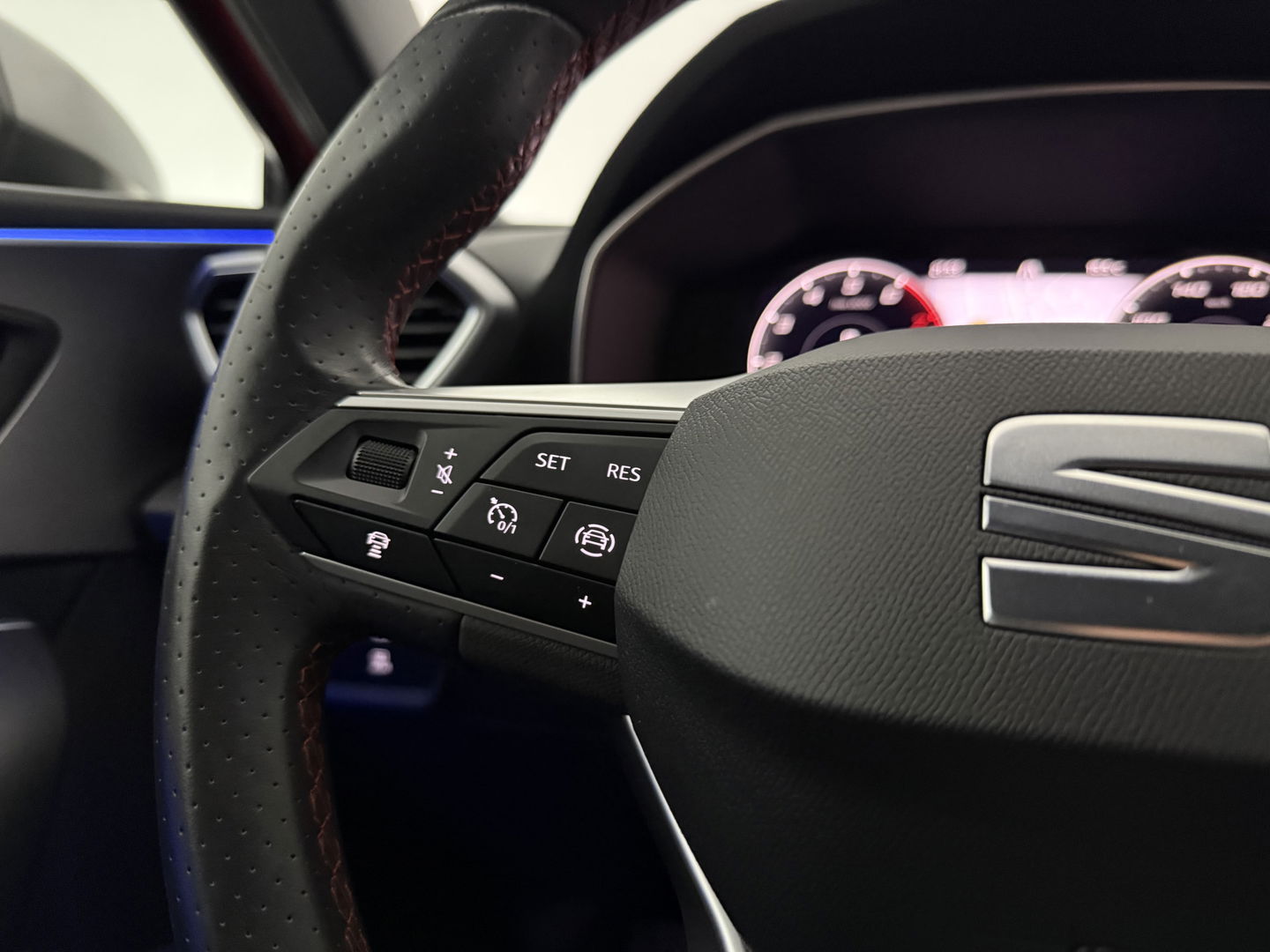 SEAT Leon 1.5 eTSI FR 150PK | Sfeerverl. | Virtual | Camera | Carplay | Adaptive Cruise | Verwarmd Stoel/Stuur