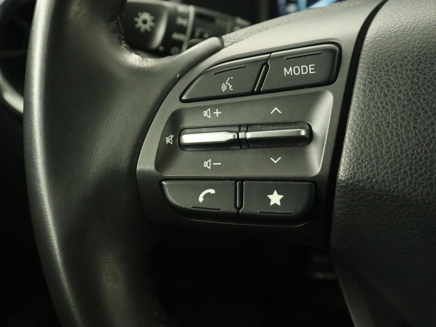Hyundai KONA 1.6 GDI HEV Fashion | Head-Up | Adaptive cruise | Camera | Carplay | Krell Audio | Keyless | Navigatie | Digital Cockpit | Climate control