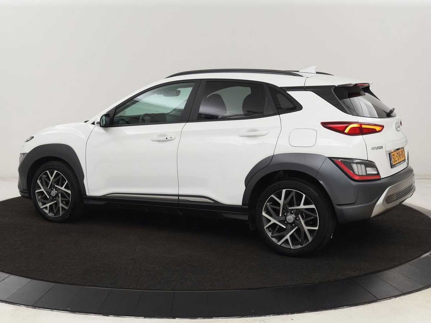 Hyundai KONA 1.6 GDI HEV Fashion | Head-Up | Adaptive cruise | Camera | Carplay | Krell Audio | Keyless | Navigatie | Digital Cockpit | Climate control