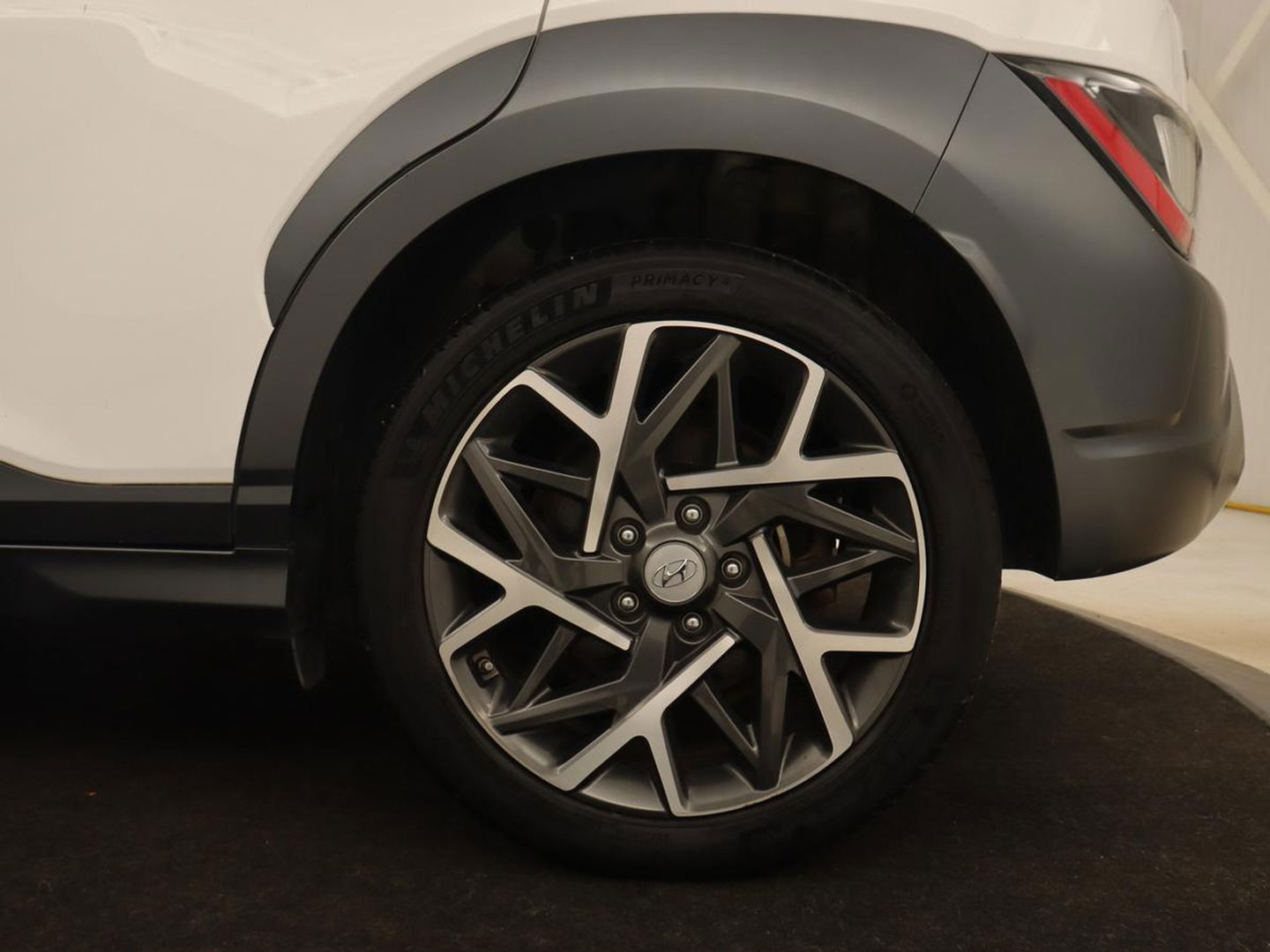 Hyundai KONA 1.6 GDI HEV Fashion | Head-Up | Adaptive cruise | Camera | Carplay | Krell Audio | Keyless | Navigatie | Digital Cockpit | Climate control