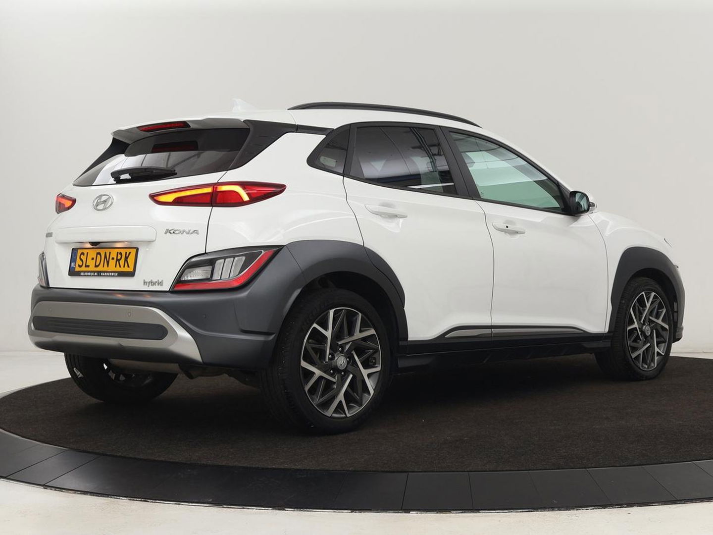 Hyundai KONA 1.6 GDI HEV Fashion | Head-Up | Adaptive cruise | Camera | Carplay | Krell Audio | Keyless | Navigatie | Digital Cockpit | Climate control