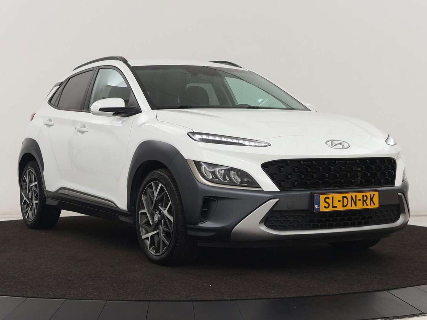 Hyundai KONA 1.6 GDI HEV Fashion | Head-Up | Adaptive cruise | Camera | Carplay | Krell Audio | Keyless | Navigatie | Digital Cockpit | Climate control