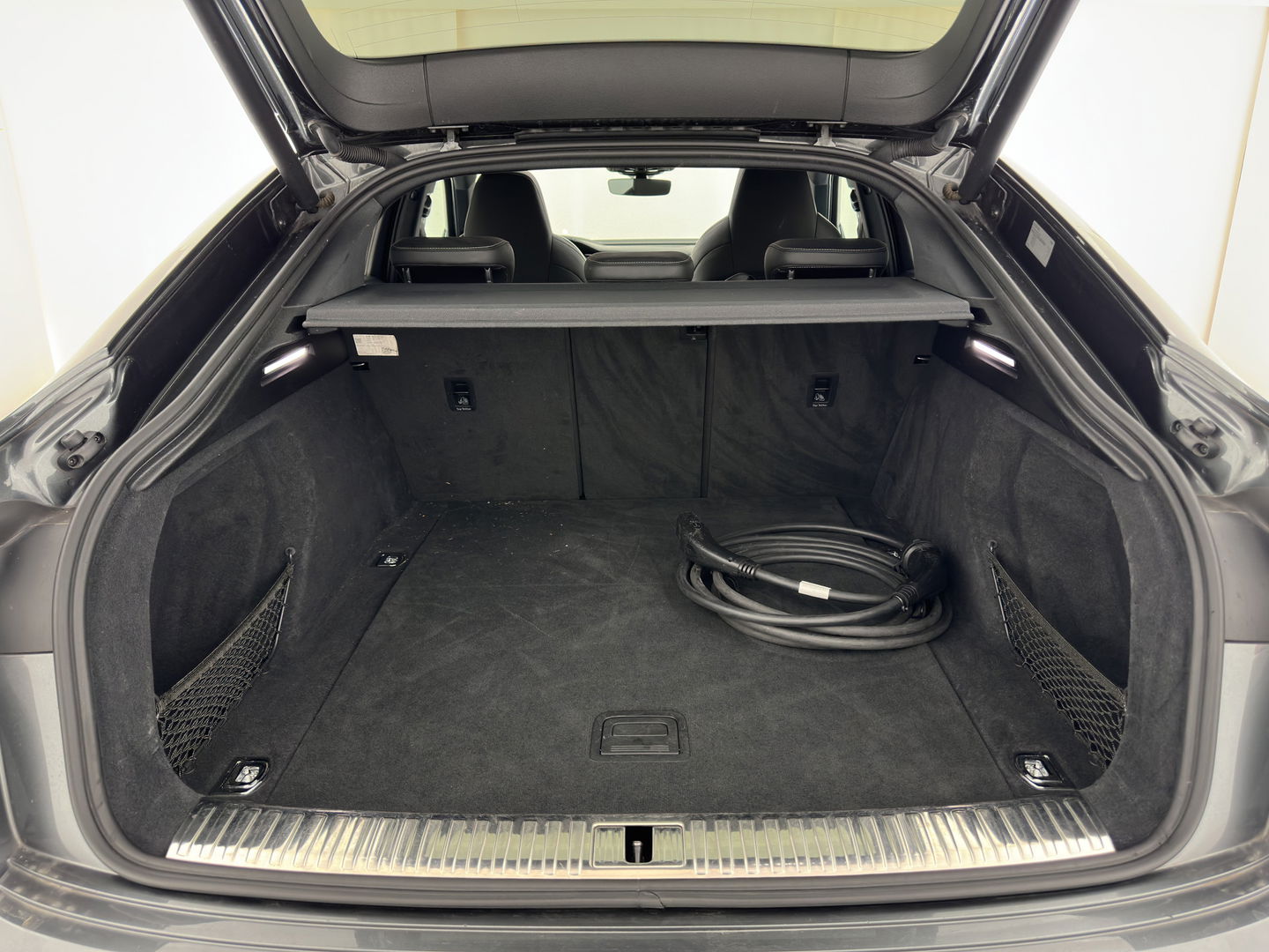 Audi e-tron Sportback 55 Quattro Business edition 95 kWh [ 3-Fase ] {SOH-92%} (INCL-BTW) *PANO | HEAD-UP | ADAPTIVE-CRUISE | TOP-VIEW | VALCONA-LUXURY-LEATHER | BANG&OLUFSEN | MEMORY-PACK | KEYLESS | HEATED-SPORTSEATS | DIGI-COCKPIT | NAVI-FULLMAP | 21''ALU*
