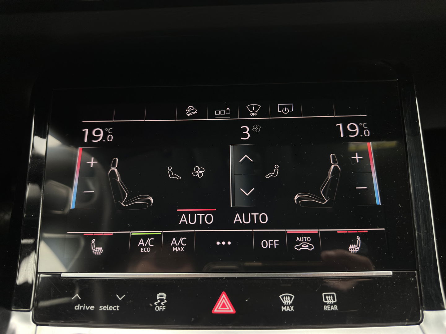 Audi e-tron Sportback 55 Quattro Business edition 95 kWh [ 3-Fase ] {SOH-92%} (INCL-BTW) *PANO | HEAD-UP | ADAPTIVE-CRUISE | TOP-VIEW | VALCONA-LUXURY-LEATHER | BANG&OLUFSEN | MEMORY-PACK | KEYLESS | HEATED-SPORTSEATS | DIGI-COCKPIT | NAVI-FULLMAP | 21''ALU*