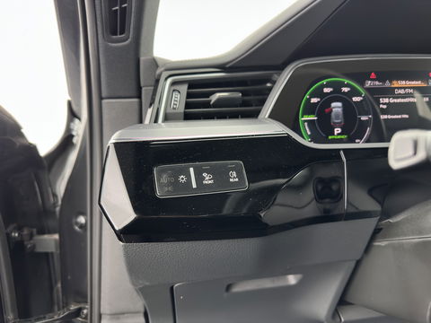 Audi e-tron Sportback 55 Quattro Business edition 95 kWh [ 3-Fase ] {SOH-92%} (INCL-BTW) *PANO | HEAD-UP | ADAPTIVE-CRUISE | TOP-VIEW | VALCONA-LUXURY-LEATHER | BANG&OLUFSEN | MEMORY-PACK | KEYLESS | HEATED-SPORTSEATS | DIGI-COCKPIT | NAVI-FULLMAP | 21''ALU*