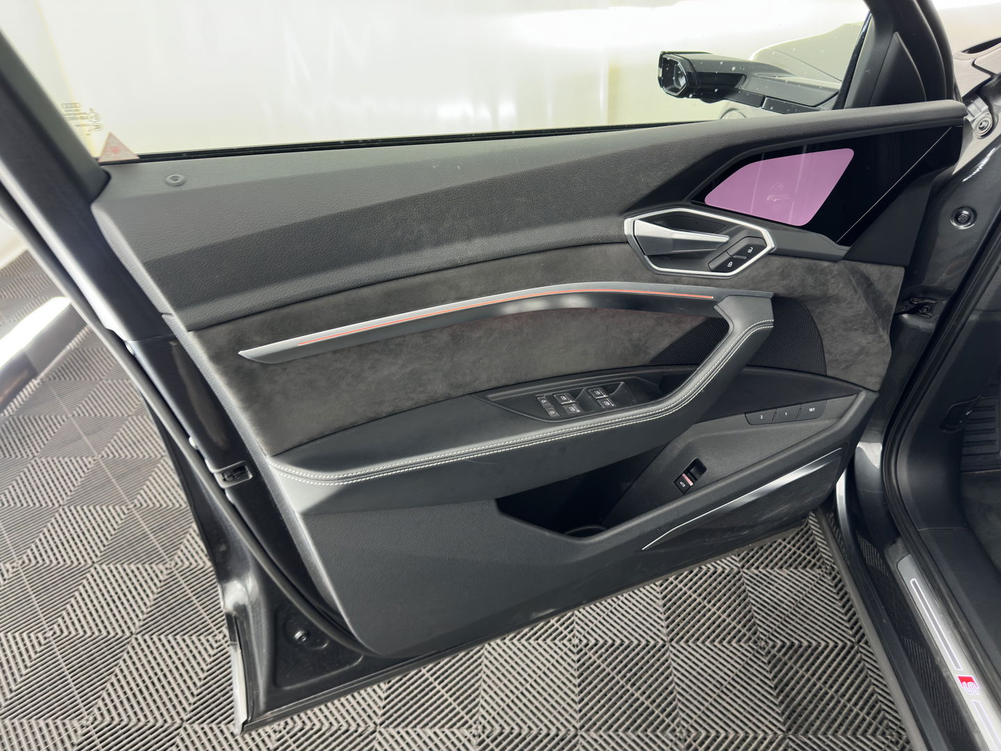 Audi e-tron Sportback 55 Quattro Business edition 95 kWh [ 3-Fase ] {SOH-92%} (INCL-BTW) *PANO | HEAD-UP | ADAPTIVE-CRUISE | TOP-VIEW | VALCONA-LUXURY-LEATHER | BANG&OLUFSEN | MEMORY-PACK | KEYLESS | HEATED-SPORTSEATS | DIGI-COCKPIT | NAVI-FULLMAP | 21''ALU*