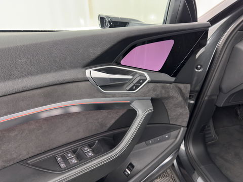 Audi e-tron Sportback 55 Quattro Business edition 95 kWh [ 3-Fase ] {SOH-92%} (INCL-BTW) *PANO | HEAD-UP | ADAPTIVE-CRUISE | TOP-VIEW | VALCONA-LUXURY-LEATHER | BANG&OLUFSEN | MEMORY-PACK | KEYLESS | HEATED-SPORTSEATS | DIGI-COCKPIT | NAVI-FULLMAP | 21''ALU*