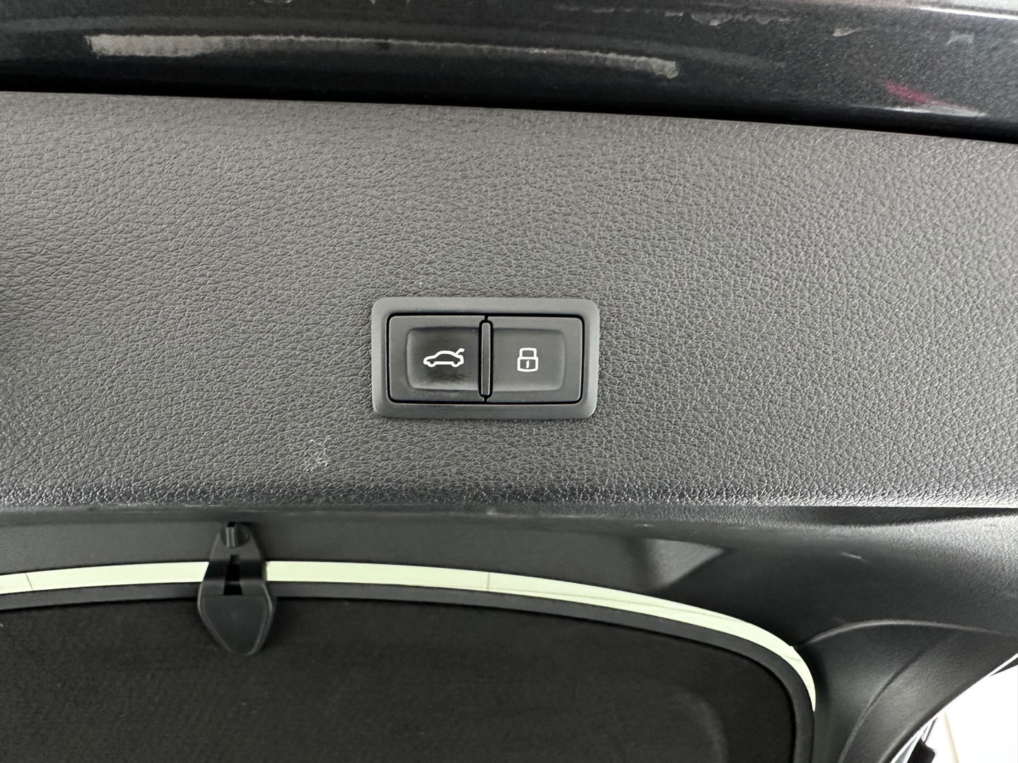 Audi e-tron Sportback 55 Quattro Business edition 95 kWh [ 3-Fase ] {SOH-92%} (INCL-BTW) *PANO | HEAD-UP | ADAPTIVE-CRUISE | TOP-VIEW | VALCONA-LUXURY-LEATHER | BANG&OLUFSEN | MEMORY-PACK | KEYLESS | HEATED-SPORTSEATS | DIGI-COCKPIT | NAVI-FULLMAP | 21''ALU*