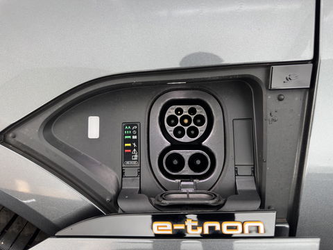 Audi e-tron Sportback 55 Quattro Business edition 95 kWh [ 3-Fase ] {SOH-92%} (INCL-BTW) *PANO | HEAD-UP | ADAPTIVE-CRUISE | TOP-VIEW | VALCONA-LUXURY-LEATHER | BANG&OLUFSEN | MEMORY-PACK | KEYLESS | HEATED-SPORTSEATS | DIGI-COCKPIT | NAVI-FULLMAP | 21''ALU*