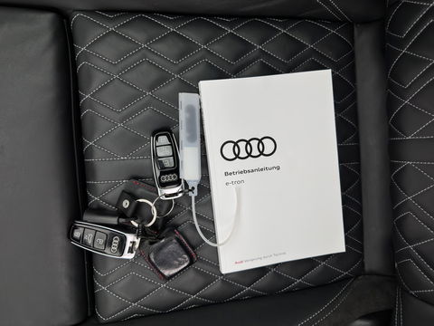 Audi e-tron Sportback 55 Quattro Business edition 95 kWh [ 3-Fase ] {SOH-92%} (INCL-BTW) *PANO | HEAD-UP | ADAPTIVE-CRUISE | TOP-VIEW | VALCONA-LUXURY-LEATHER | BANG&OLUFSEN | MEMORY-PACK | KEYLESS | HEATED-SPORTSEATS | DIGI-COCKPIT | NAVI-FULLMAP | 21''ALU*