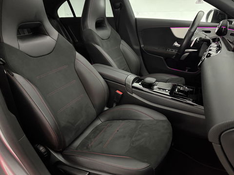 Mercedes-Benz CLA-Klasse 250 e AMG Limited Designo Matt | Pano | Sfeerverl. | Virtual | Camera | Multibeam | Cruise | Parkeersens. | Dodehoek
