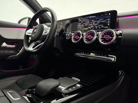 Mercedes-Benz CLA-Klasse 250 e AMG Limited Designo Matt | Pano | Sfeerverl. | Virtual | Camera | Multibeam | Cruise | Parkeersens. | Dodehoek