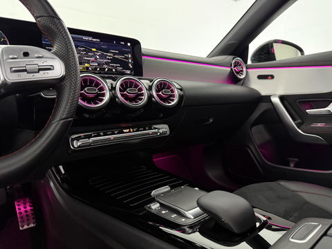 Mercedes-Benz CLA-Klasse 250 e AMG Limited Designo Matt | Pano | Sfeerverl. | Virtual | Camera | Multibeam | Cruise | Parkeersens. | Dodehoek