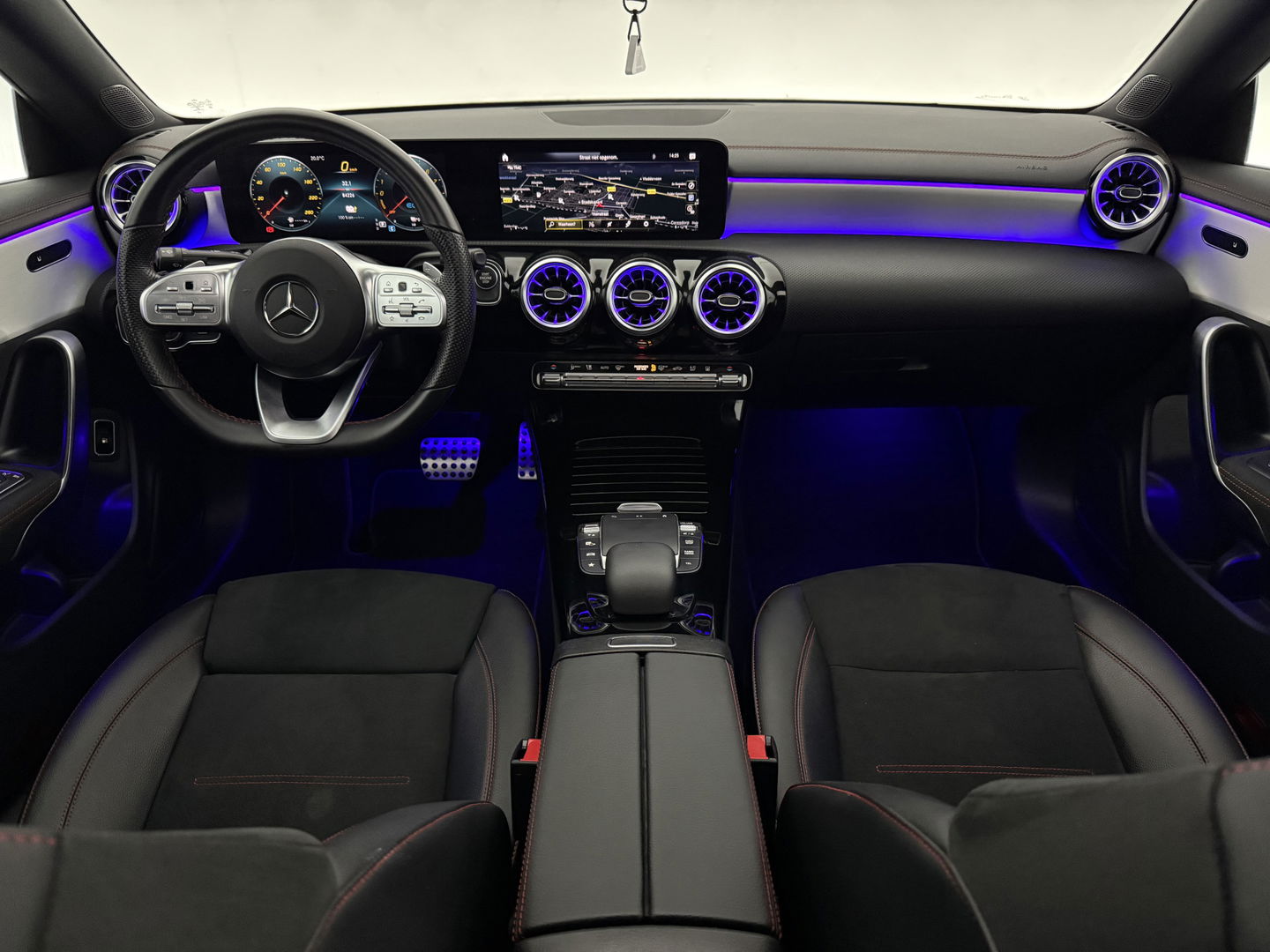 Mercedes-Benz CLA-Klasse 250 e AMG Limited Designo Matt | Pano | Sfeerverl. | Virtual | Camera | Multibeam | Cruise | Parkeersens. | Dodehoek
