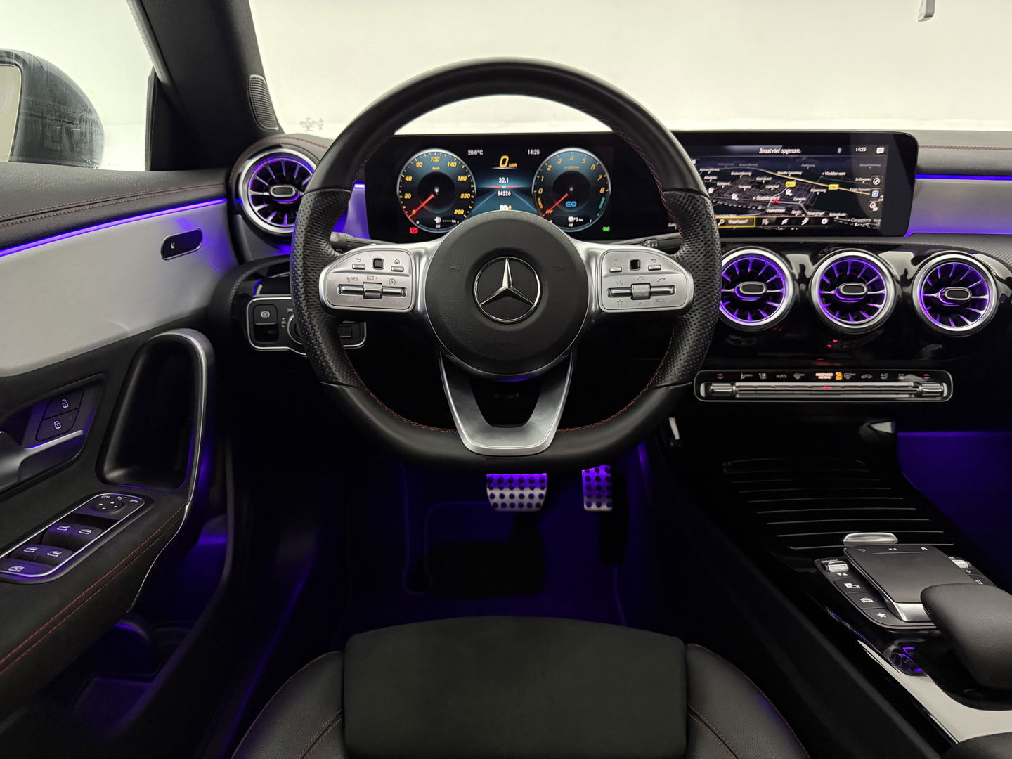 Mercedes-Benz CLA-Klasse 250 e AMG Limited Designo Matt | Pano | Sfeerverl. | Virtual | Camera | Multibeam | Cruise | Parkeersens. | Dodehoek
