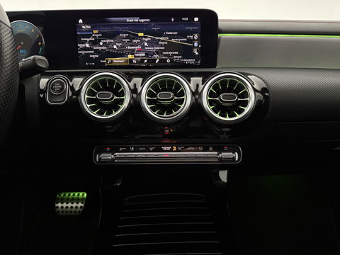 Mercedes-Benz CLA-Klasse 250 e AMG Limited Designo Matt | Pano | Sfeerverl. | Virtual | Camera | Multibeam | Cruise | Parkeersens. | Dodehoek