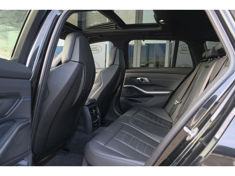 BMW 3 Serie Touring 330e 292pk M-sport Panoramadak M3 seats *BTW* Head-up Laser lampen Adaptive cruise Camera