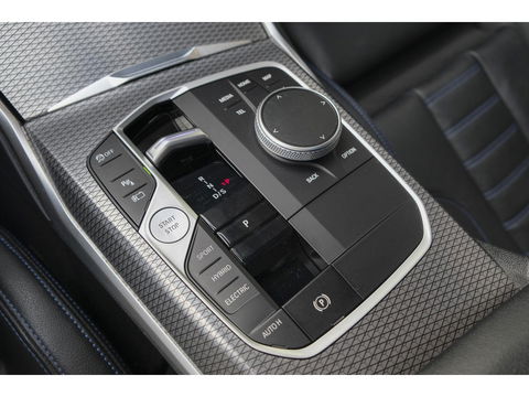 BMW 3 Serie Touring 330e 292pk M-sport Panoramadak M3 seats *BTW* Head-up Laser lampen Adaptive cruise Camera
