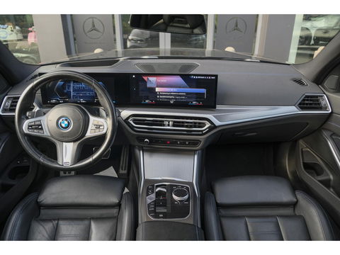 BMW 3 Serie Touring 330e 292pk M-sport Panoramadak M3 seats *BTW* Head-up Laser lampen Adaptive cruise Camera