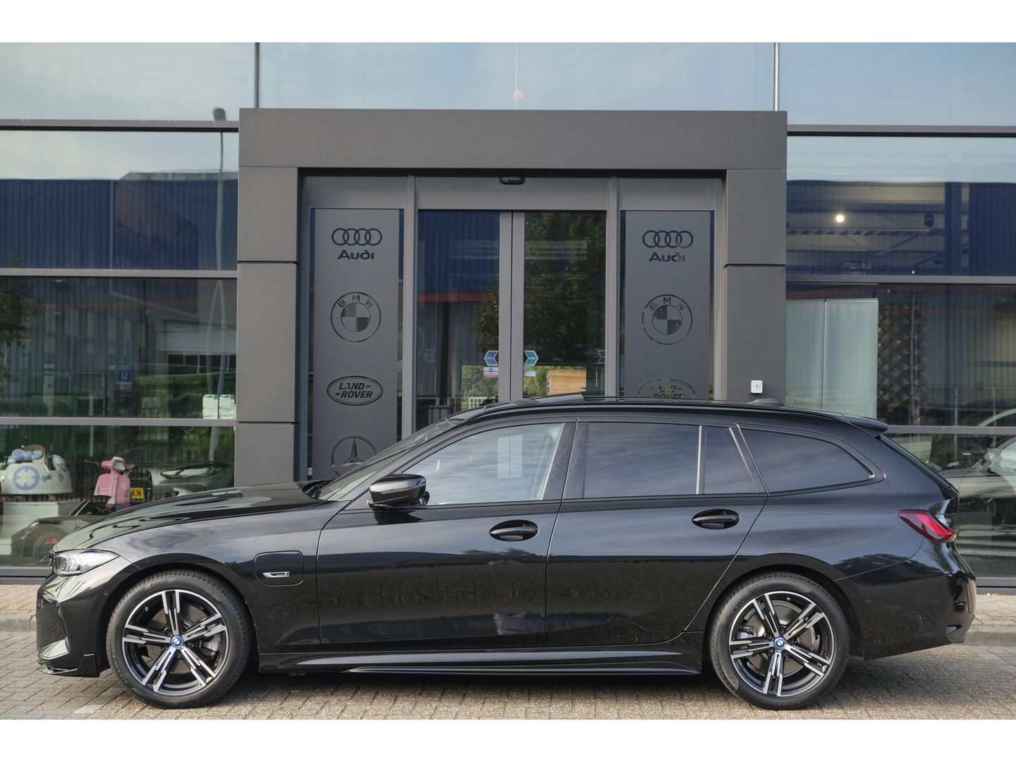 BMW 3 Serie Touring 330e 292pk M-sport Panoramadak M3 seats *BTW* Head-up Laser lampen Adaptive cruise Camera