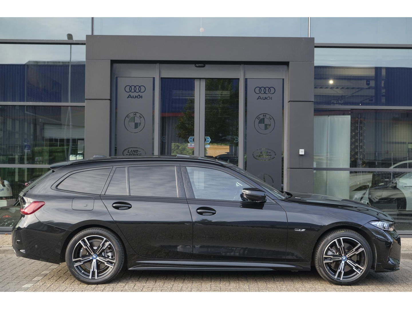 BMW 3 Serie Touring 330e 292pk M-sport Panoramadak M3 seats *BTW* Head-up Laser lampen Adaptive cruise Camera