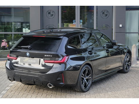 BMW 3 Serie Touring 330e 292pk M-sport Panoramadak M3 seats *BTW* Head-up Laser lampen Adaptive cruise Camera
