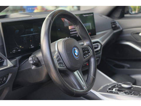 BMW 3 Serie Touring 330e 292pk M-sport Panoramadak M3 seats *BTW* Head-up Laser lampen Adaptive cruise Camera