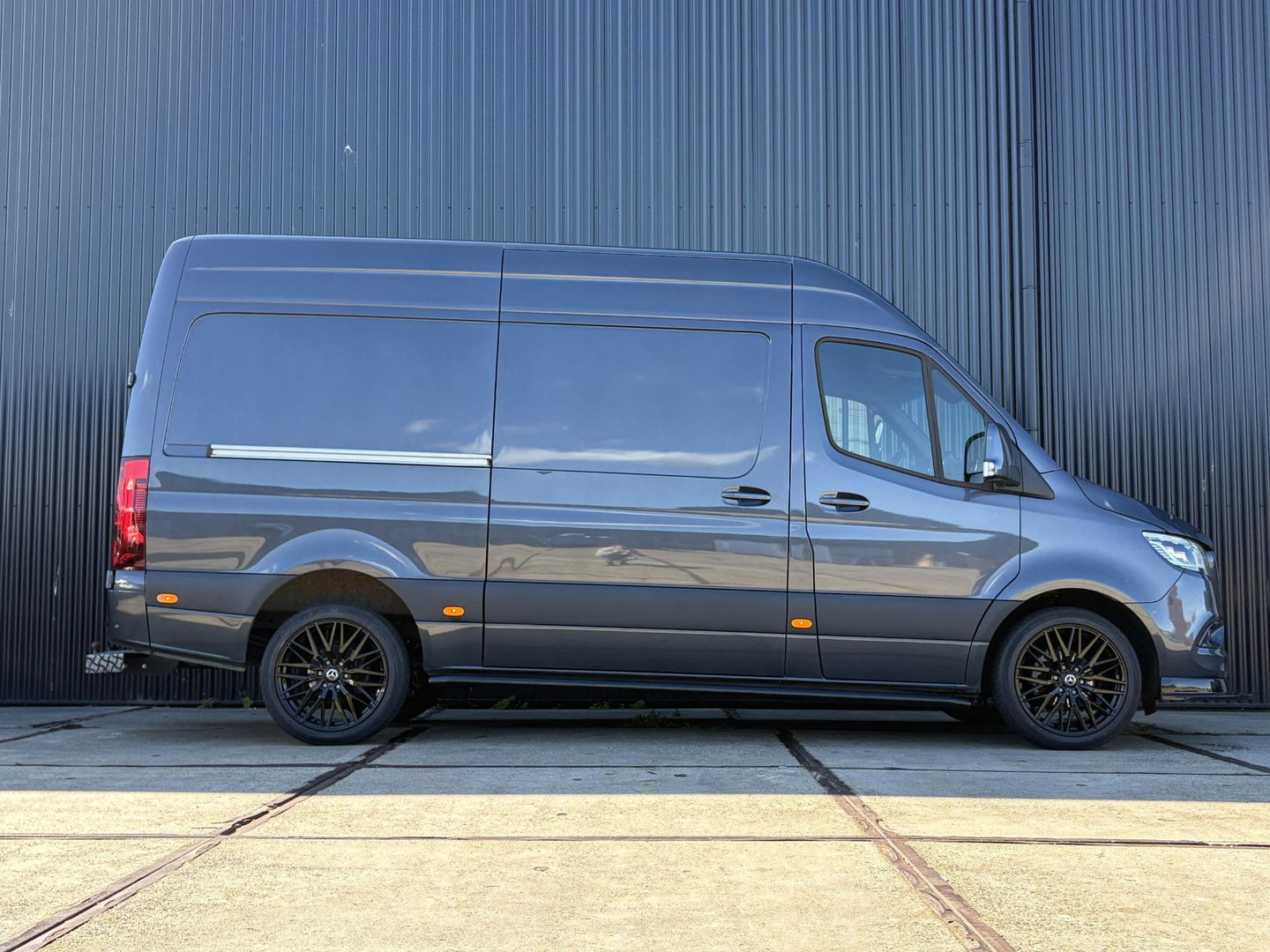 Mercedes-Benz Sprinter 317 L2H2 | LMV 20" | 3500KG | GROTE MBUX | COMFORTSTOEL MET VERWARMING |