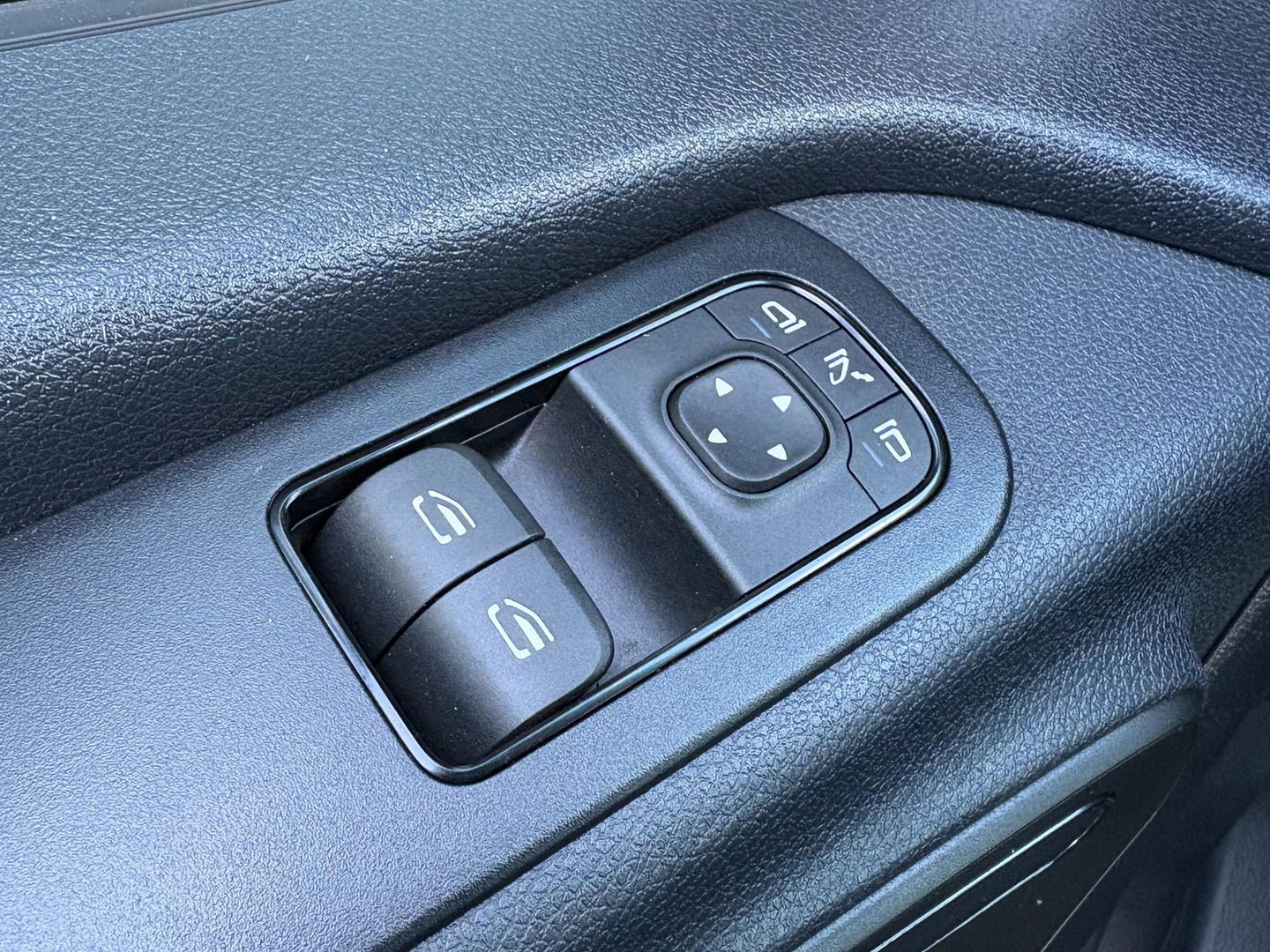 Mercedes-Benz Sprinter 317 L2H2 | LMV 20" | 3500KG | GROTE MBUX | COMFORTSTOEL MET VERWARMING |