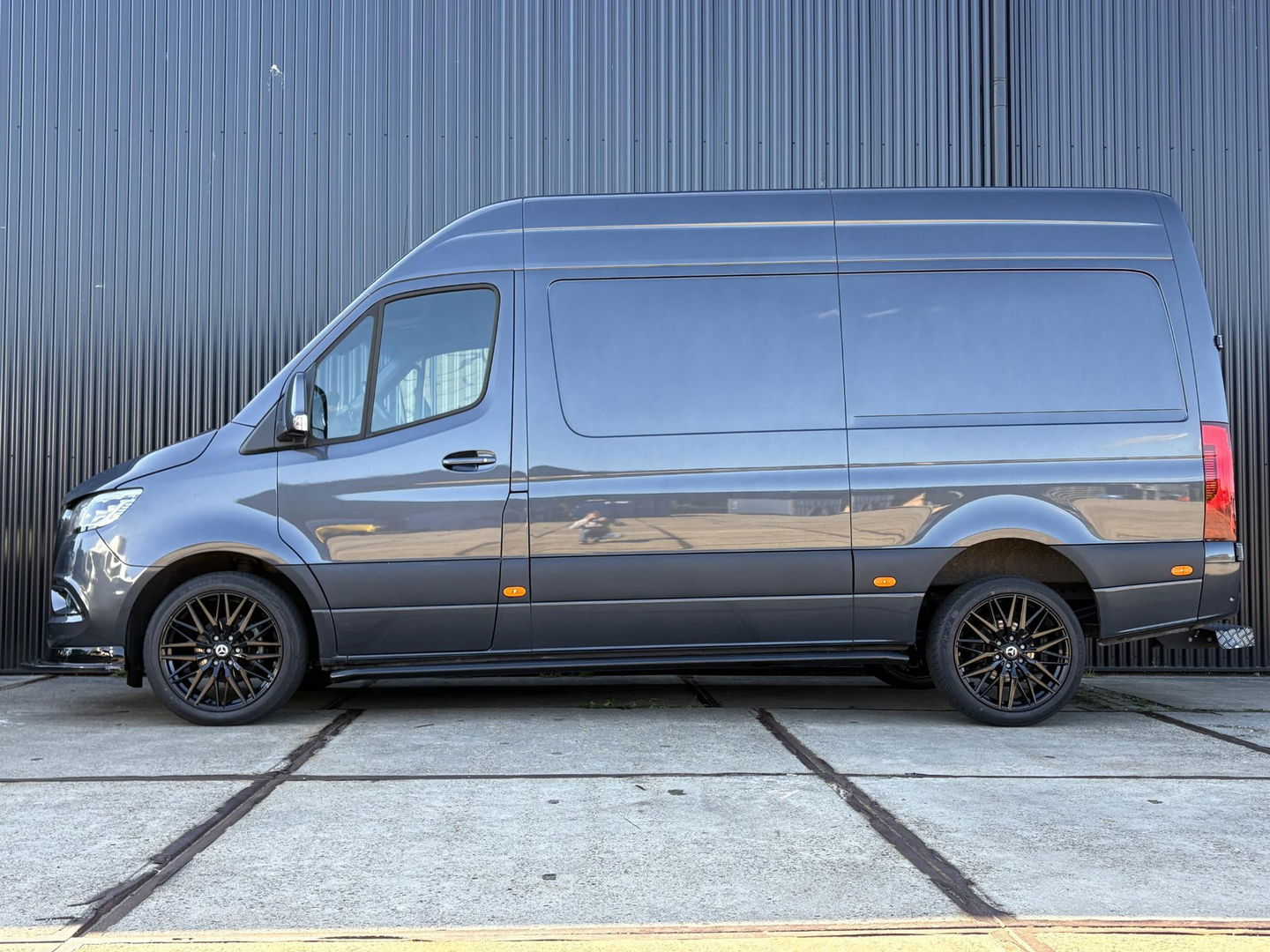 Mercedes-Benz Sprinter 317 L2H2 | LMV 20" | 3500KG | GROTE MBUX | COMFORTSTOEL MET VERWARMING |