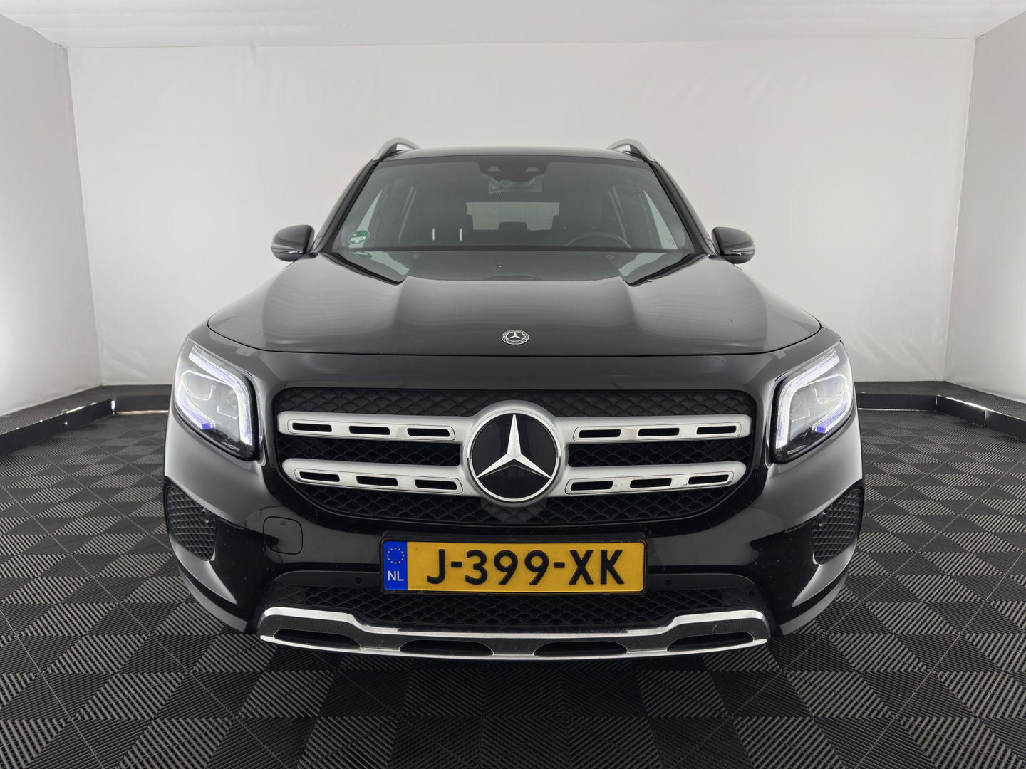 Mercedes-Benz GLB 180 d Business Solution Luxury [ 7-Pers. ] Aut. *LUXURY-LEATHER | FULL-LED | AMBIENT-LIGHT | WIDESCREEN-COCKPIT | HEATED-COMFORTSEATS | CAMERA | DAB+ | NAVI-FULLMAP | ECC | PDC | CRUISE | 18''ALU*