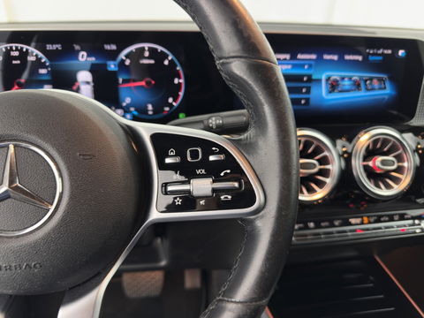 Mercedes-Benz GLB 180 d Business Solution Luxury [ 7-Pers. ] Aut. *LUXURY-LEATHER | FULL-LED | AMBIENT-LIGHT | WIDESCREEN-COCKPIT | HEATED-COMFORTSEATS | CAMERA | DAB+ | NAVI-FULLMAP | ECC | PDC | CRUISE | 18''ALU*