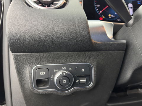 Mercedes-Benz GLB 180 d Business Solution Luxury [ 7-Pers. ] Aut. *LUXURY-LEATHER | FULL-LED | AMBIENT-LIGHT | WIDESCREEN-COCKPIT | HEATED-COMFORTSEATS | CAMERA | DAB+ | NAVI-FULLMAP | ECC | PDC | CRUISE | 18''ALU*