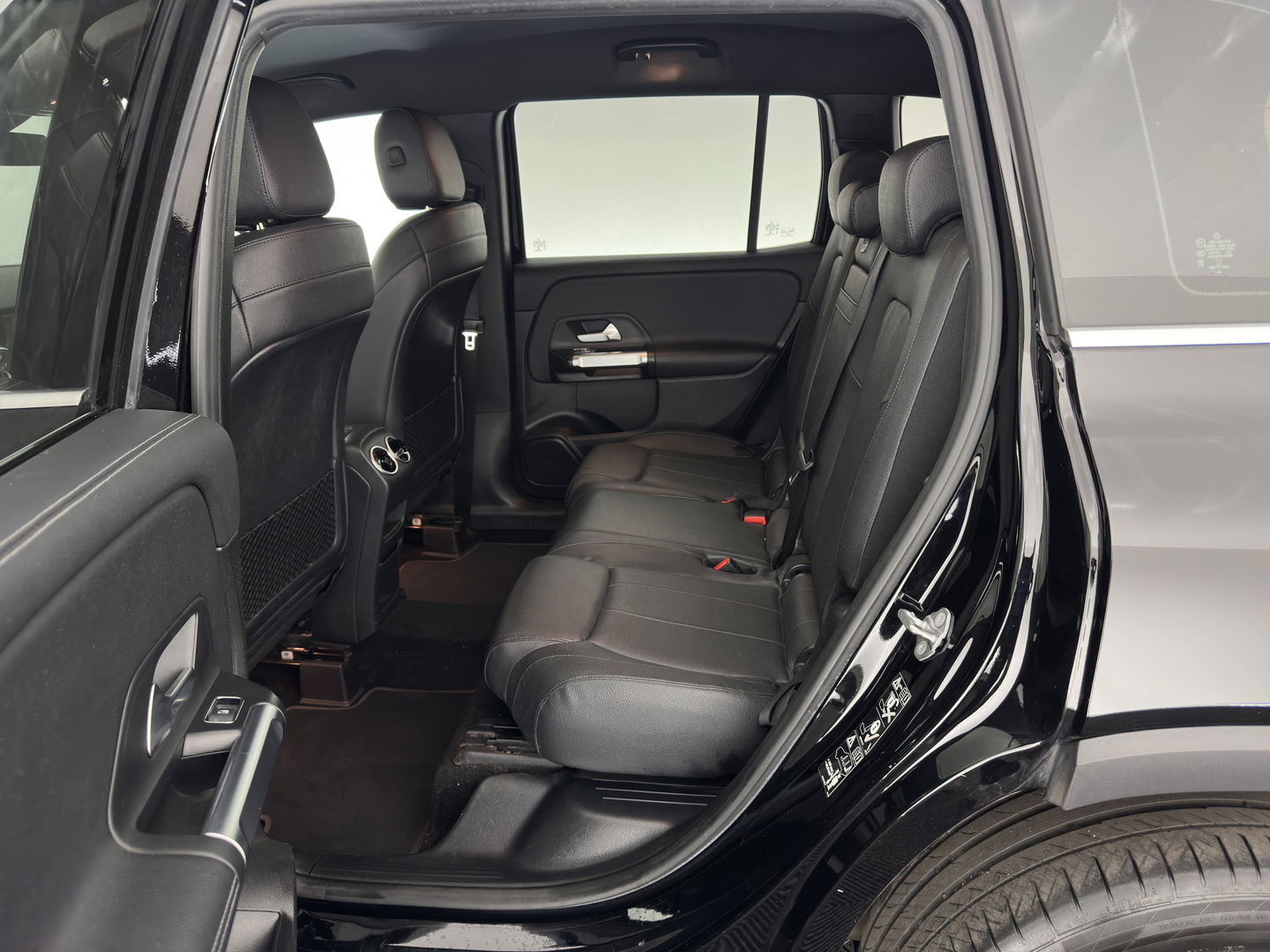 Mercedes-Benz GLB 180 d Business Solution Luxury [ 7-Pers. ] Aut. *LUXURY-LEATHER | FULL-LED | AMBIENT-LIGHT | WIDESCREEN-COCKPIT | HEATED-COMFORTSEATS | CAMERA | DAB+ | NAVI-FULLMAP | ECC | PDC | CRUISE | 18''ALU*